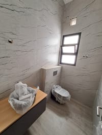 Al Khoud 出租5房別墅 | 每月125,000里爾 | REF 444YC 縮圖 3