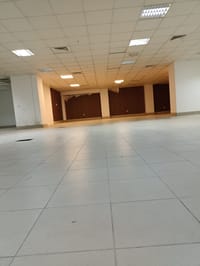 Showroom for Rent in Ruwi | 1280m² | OMR 1,600/mo | REF 244SB thumbnail 7
