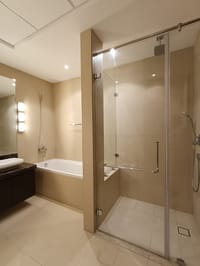 2-Bed Apartment for Rent in Muscat Bay | OMR 700/mo | REF 879MB thumbnail 6