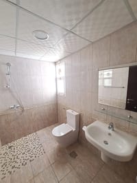 Office for Rent in Azaiba | OMR 375/mo | REF 976YB 縮圖 5