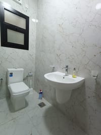Office for Rent in Bawshar | 40m² | OMR 5/m²/mo | REF 952TB thumbnail 5
