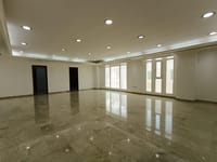 馬斯喀特灣 Madinat Al Sultan Qaboos 出租辦公室 | 300m² | 每月 OMR 1,200 | REF 498TB 縮圖 4