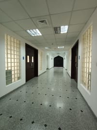 馬斯喀特灣 Madinat Al Sultan Qaboos 出租辦公室 | 300m² | 每月 OMR 1,200 | REF 498TB 縮圖 9