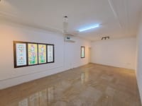 شقة 3 غرف نوم للإيجار في الخوير | ر.ع. 350/شهر | REF 785YC صورة مصغرة 3