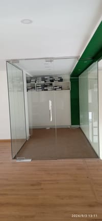 Showroom for Rent in Ruwi | 265m² | OMR 620/mo | REF 613NB thumbnail 2