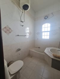 ویلای 4-خوابه برای فروش در العذیبه | OMR 277,000 | REF 760NB تصویر بندانگشتی 4