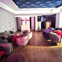 Showroom for Rent in Al Khuwair | 742m² | OMR 3,500/mo | REF 701AB thumbnail 6