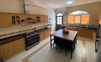 فيلا 5 غرف نوم للإيجار في العذيبة | ر.ع. 1,650/شهر | REF 560YC صورة مصغرة 6