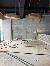 Azaiba 出租商鋪 | 153m² | 每月 OMR 2,000 | REF 648MC 縮圖 3