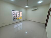 شقة 2 غرف نوم للإيجار في مدينة السلطان قابوس | ر.ع. 300/شهر | REF 713BC صورة مصغرة 4
