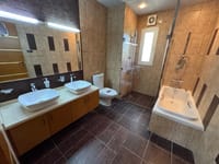 6-комнатная вилла на продажу в Мадинат аль-Султан Кабус | OMR 265 000 | REF 492TB миниатюра 8