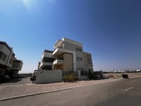 阿曼Al Khoud租赁5间卧室别墅 | 每月600阿曼里亚尔 | REF 695IC 缩略图 1