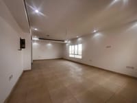 阿曼Al Khoud租赁5间卧室别墅 | 每月600阿曼里亚尔 | REF 695IC 缩略图 5