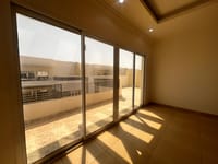 阿曼Al Khoud租赁5间卧室别墅 | 每月600阿曼里亚尔 | REF 695IC 缩略图 11