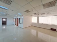 Showroom for Rent in Ruwi | 1000m² | OMR 3/m²/mo | REF 724YB thumbnail 4