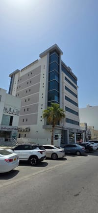 Al Ghubra North写字楼出租 | 75m² | 每月320阿曼里亚尔 | REF 631SC 缩略图 1