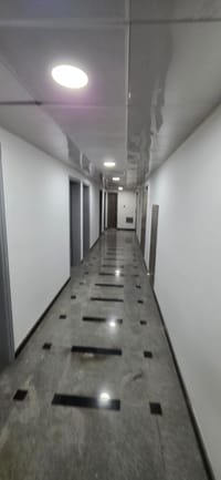 Al Ghubra North写字楼出租 | 75m² | 每月320阿曼里亚尔 | REF 631SC 缩略图 7