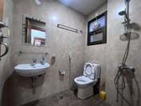 2-Bed Apartment for Sale in Qurum | OMR 55,000 | REF 309LC-S thumbnail 20