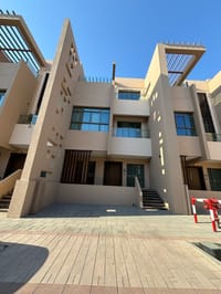 3 غرف نوم تاون هاوس للبيع في مسقط هيلز | OMR 225,000 | REF 953TB صورة مصغرة 1