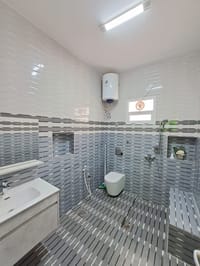 Al Khuwair 出售 4 卧室别墅 | OMR 93,000 | REF 668YA 缩略图 4