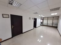馬斯喀特灣 Madinat Al Sultan Qaboos 出租辦公室 | 311m² | 每月 OMR 5 | REF 929YB 縮圖 3