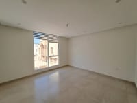 Al Khoud 出售 5 臥室別墅 | OMR 150,000 | REF 711YB 縮圖 3