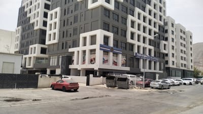 Commercial for Rent in Madinat Al Sultan Qaboos | 139m²