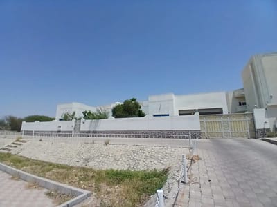 Commercial Villa for Sale in Bawshar | 321m²