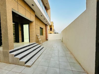 4-Bed Villa for Sale in Al Mawaleh South