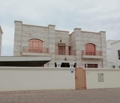 4-Bed Villa for Sale in Al Mawaleh South